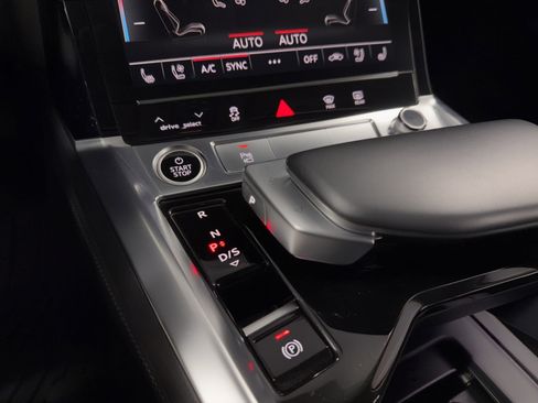 Used 2024 Audi Q8 e-tron Premium Plus image 25