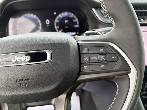 Certified 2025 Jeep Grand Cherokee Limited w/ Luxury Tech Group II image 27