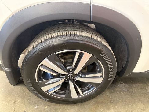 Used 2023 Nissan Rogue SL AWD/4WD image 12