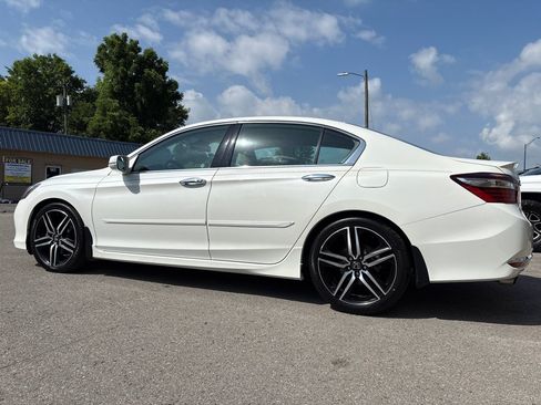 Used 2016 Honda Accord Touring image 4