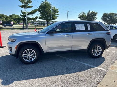 Used 2024 Jeep Grand Cherokee Laredo X w/ Luxury Tech Group I AWD/4WD image 16
