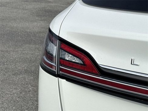 Used 2020 Lincoln Nautilus Reserve w/ Cargo Utility Package image 9