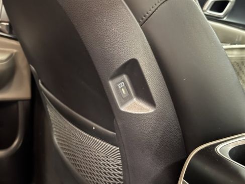 Used 2025 Kia Carnival image 18