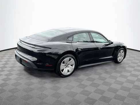 Used 2021 Porsche Taycan image 6