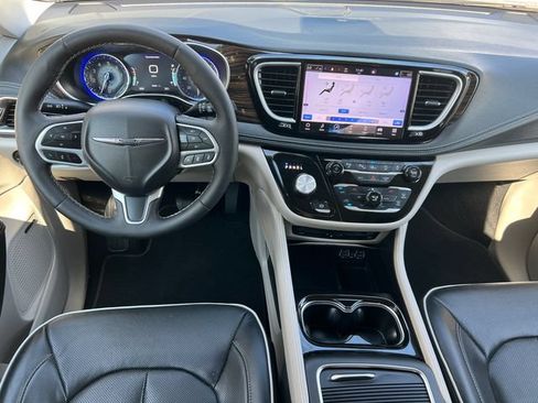 Used 2024 Chrysler Pacifica Limited w/ Uconnect Theater Family Group AWD/4WD image 3