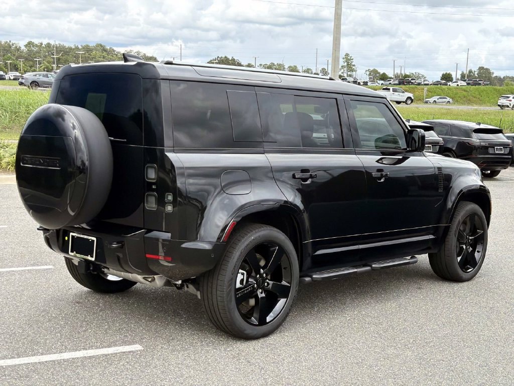 New 2026 Land Rover Defender 110 X-Dynamic SE AWD/4WD image 5