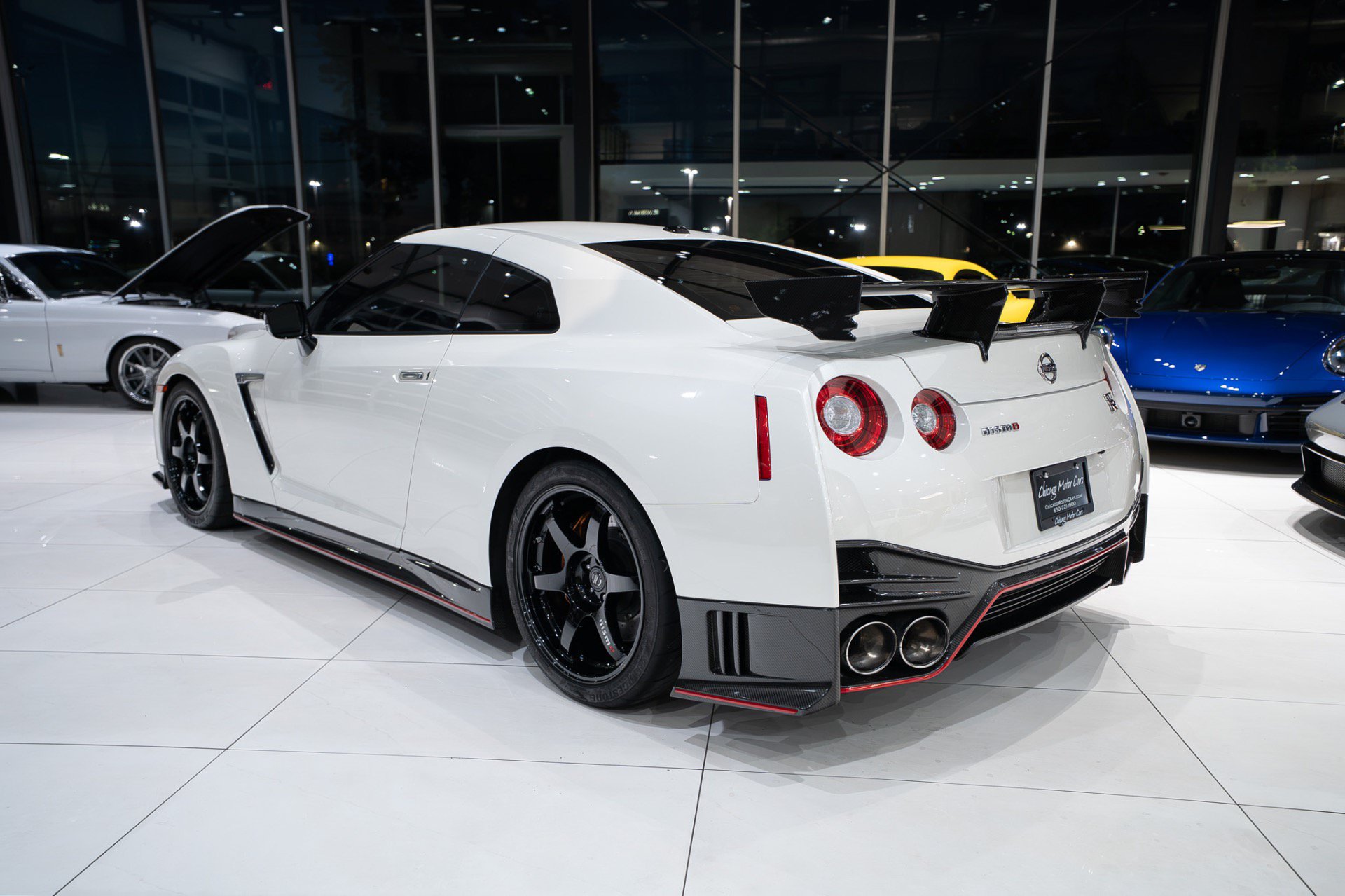 Used 2016 Nissan GT-R NISMO AWD/4WD image 2