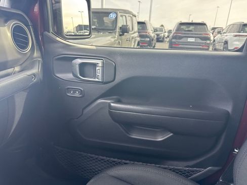 Used 2021 Jeep Gladiator Sport image 25