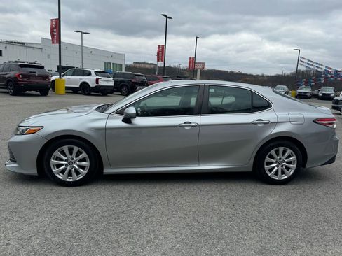 Used 2018 Toyota Camry LE image 4