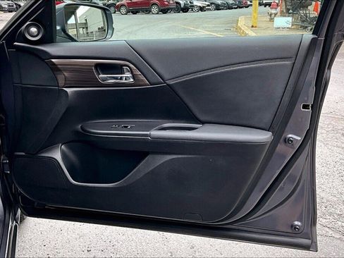 Used 2017 Honda Accord EX-L image 14