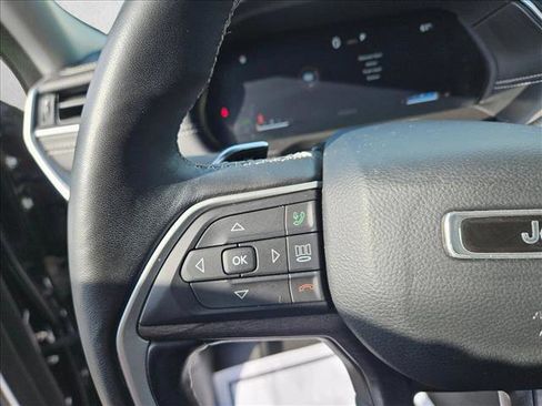 Used 2022 Jeep Grand Cherokee Limited image 18