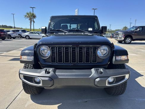 Used 2024 Jeep Gladiator Sport AWD/4WD image 2