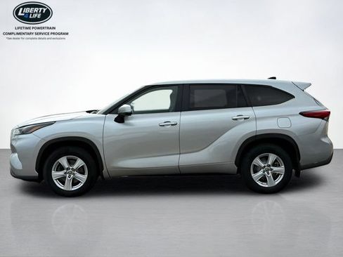 Used 2023 Toyota Highlander LE FWD image 6