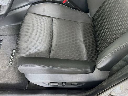 Used 2020 Nissan Rogue SV image 19