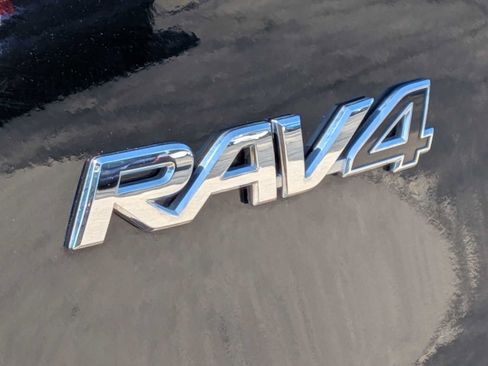 Used 2017 Toyota RAV4 XLE AWD/4WD image 12