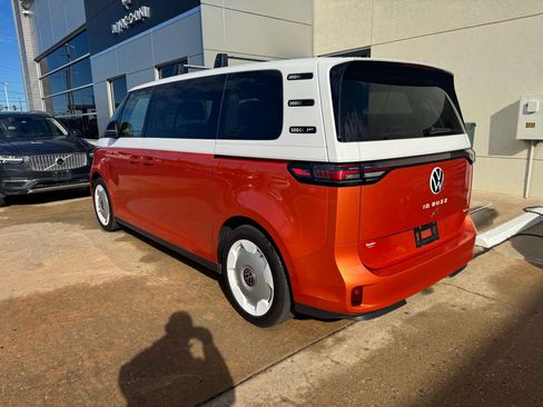 Used 2025 Volkswagen ID. Buzz 1st Edition image 7