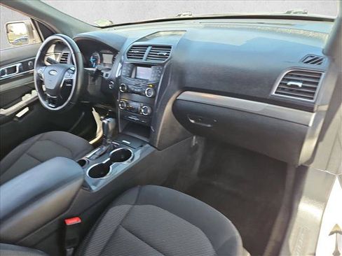 Used 2018 Ford Explorer XLT FWD image 27