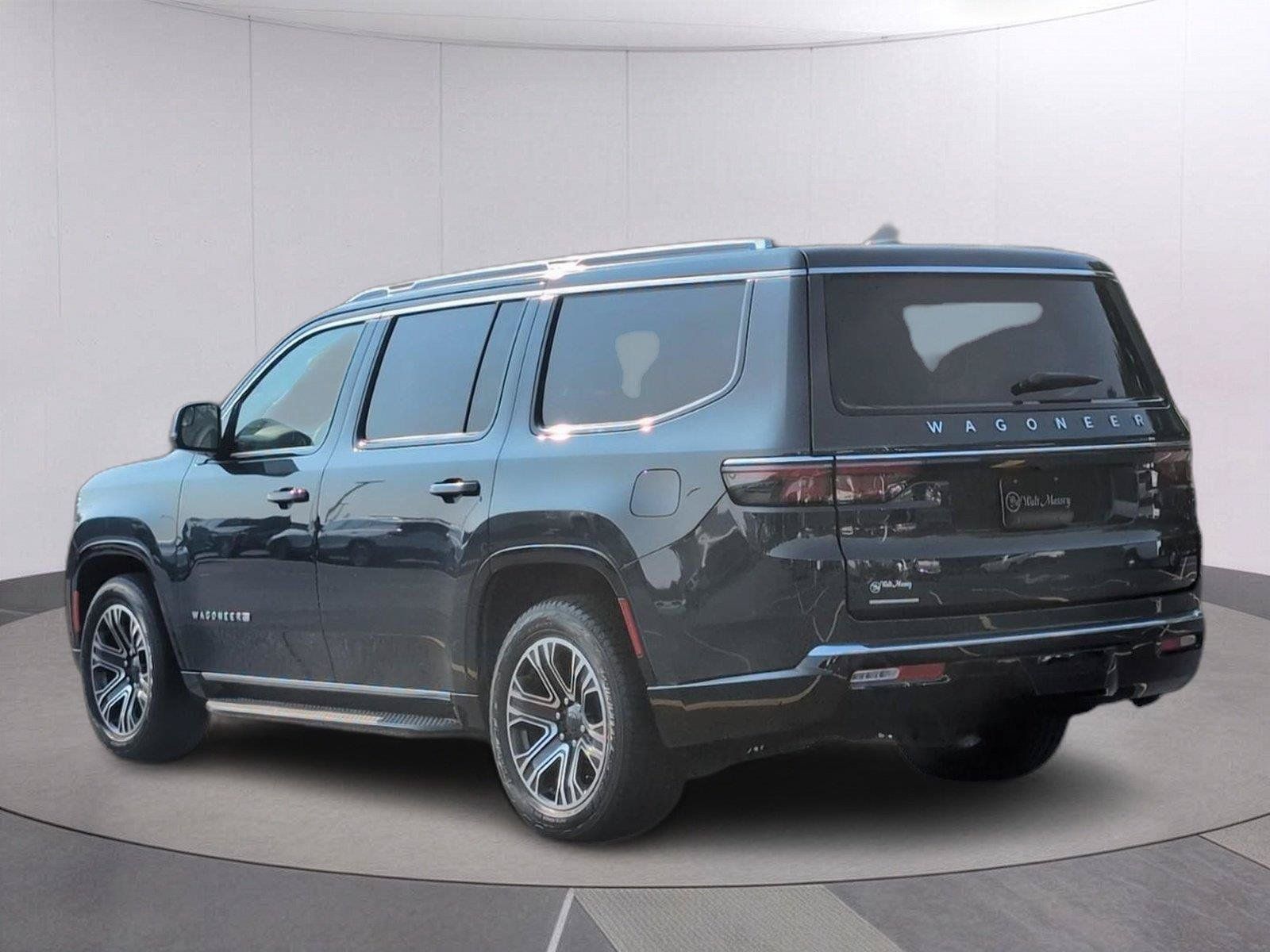 Used 2023 Jeep Wagoneer 4WD w/ Premium Group I image 3
