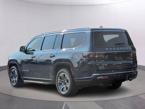 Used 2023 Jeep Wagoneer 4WD w/ Premium Group I image 3