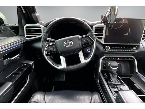 Used 2024 Toyota Sequoia Platinum AWD/4WD image 8