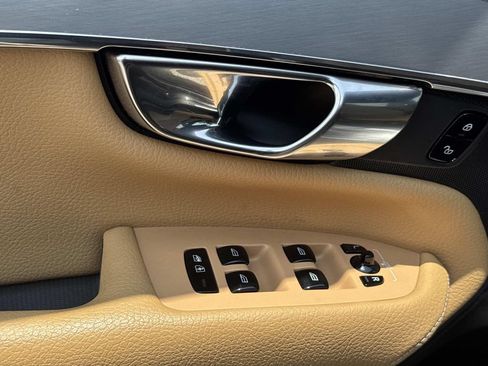 Used 2017 Volvo XC90 T6 Momentum w/ Vision Package AWD/4WD image 22