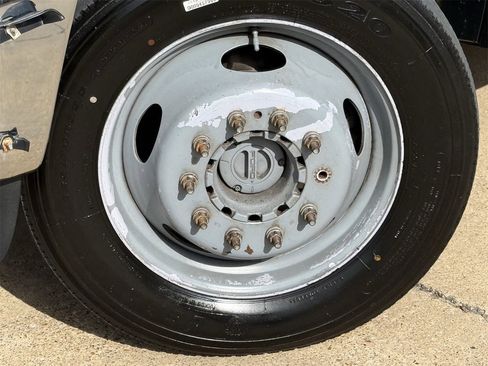 Used 2016 Ford F550 4x4 Crew Cab Super Duty image 8