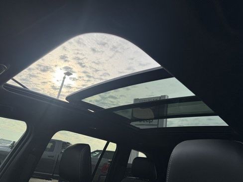 New 2025 Jeep Grand Cherokee Limited w/ Trailer Tow Package image 27