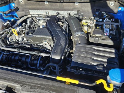 Used 2022 Volkswagen Taos SE w/ Panoramic Sunroof Package image 26