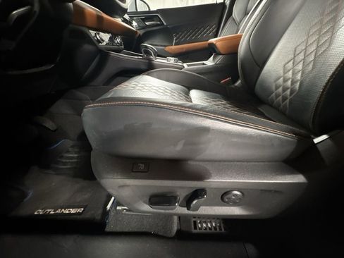 Used 2023 Mitsubishi Outlander SEL image 18