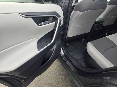 Used 2020 Toyota RAV4 XLE w/ Convenience Package AWD/4WD image 17