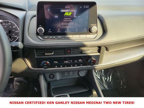 Certified 2025 Nissan Rogue SV image 26