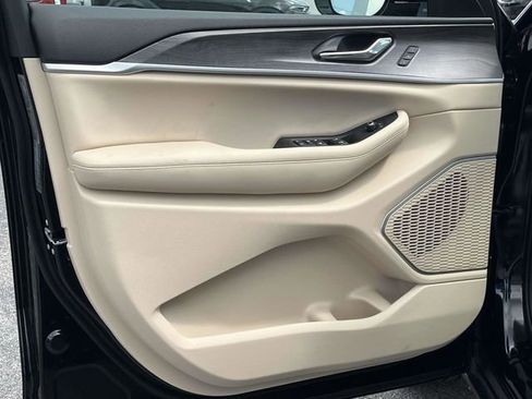 New 2025 Jeep Grand Cherokee L Limited w/ Luxury Tech Group II image 12