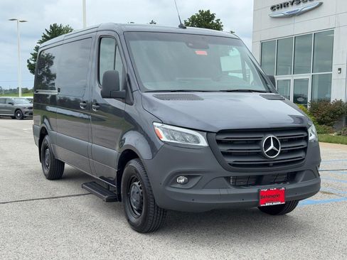 Used 2024 Mercedes-Benz Sprinter 2500 image 2