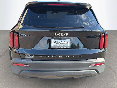 Used 2022 Kia Sorento LX FWD image 5