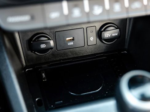 Used 2022 Hyundai Kona Limited image 29