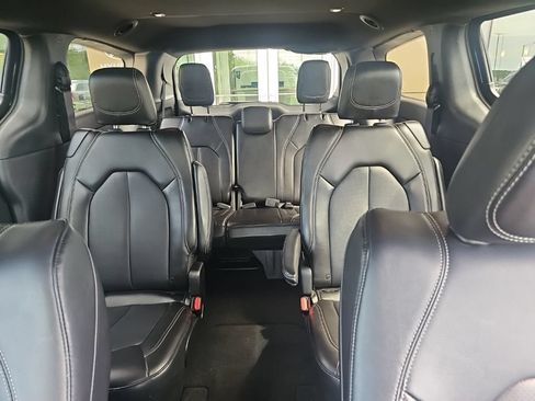 Used 2025 Chrysler Pacifica Select FWD image 28