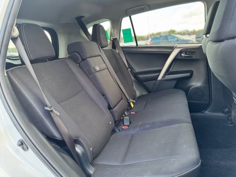 Used 2018 Toyota RAV4 XLE AWD/4WD image 18