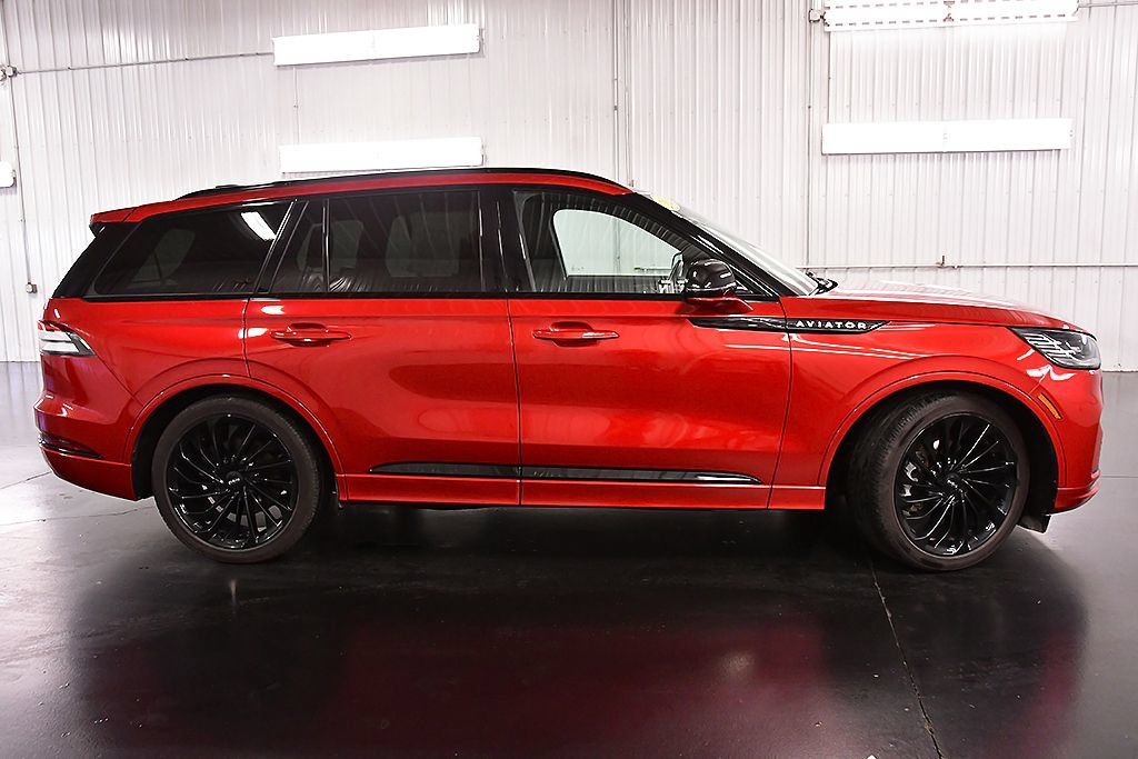 Used 2025 Lincoln Aviator Reserve w/ Equipment Group 201A AWD/4WD image 8