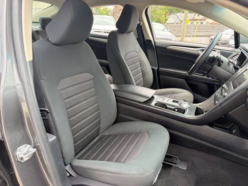 Used 2020 Ford Fusion SE FWD image 22