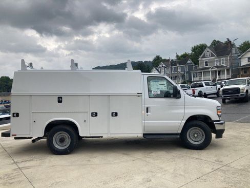 New 2027 Ford E-350 and Econoline 350 Super Duty w/ Power Equipment Group RWD image 3