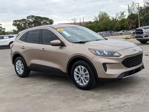 Used 2020 Ford Escape SE image 2