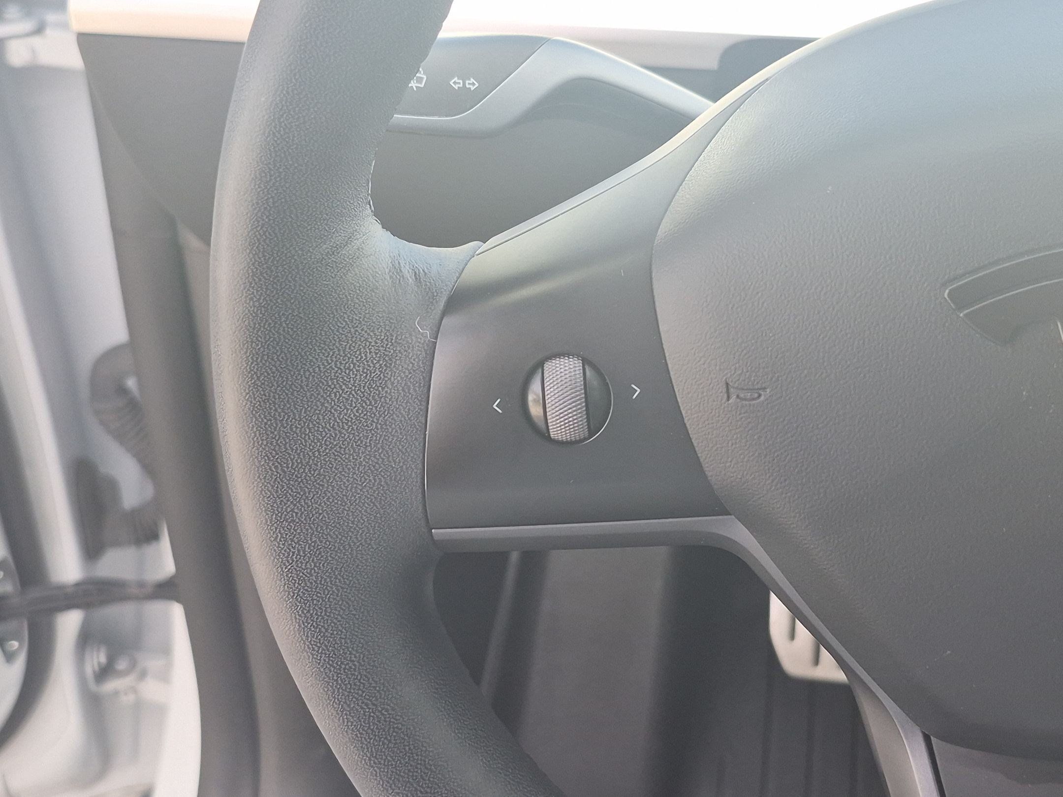 Used 2022 Tesla Model Y Performance AWD/4WD image 18