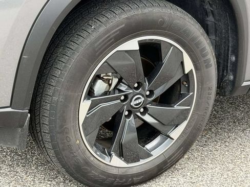 Used 2024 Nissan Rogue SV FWD image 15
