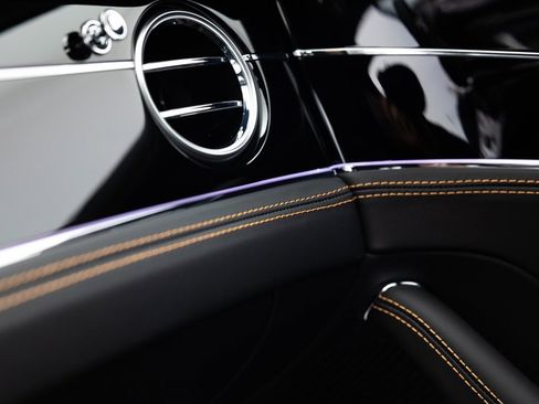 Used 2025 Bentley Flying Spur Plug-In Hybrid image 24