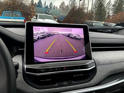 Used 2024 Jeep Compass Latitude image 32