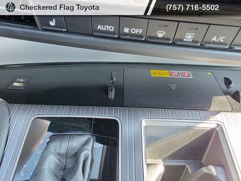 Used 2025 Toyota Sienna XLE w/ XLE Plus Package image 19