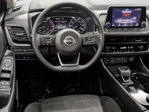 Used 2024 Nissan Rogue SV image 4