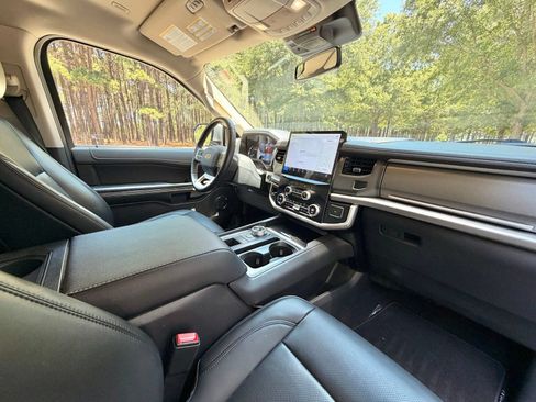 Used 2024 Ford Expedition XLT RWD image 19