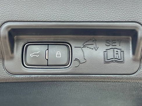 Used 2021 Ford Explorer Limited w/ Equipment Group 301A AWD/4WD image 40