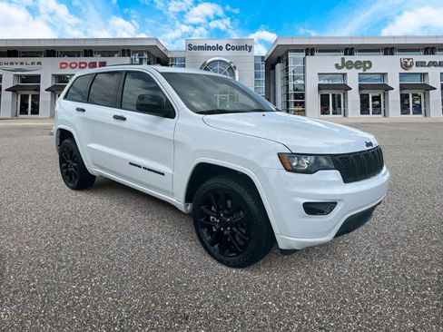 Used 2021 Jeep Grand Cherokee Laredo X AWD/4WD image 2